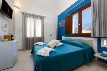 "White" Comfort Room